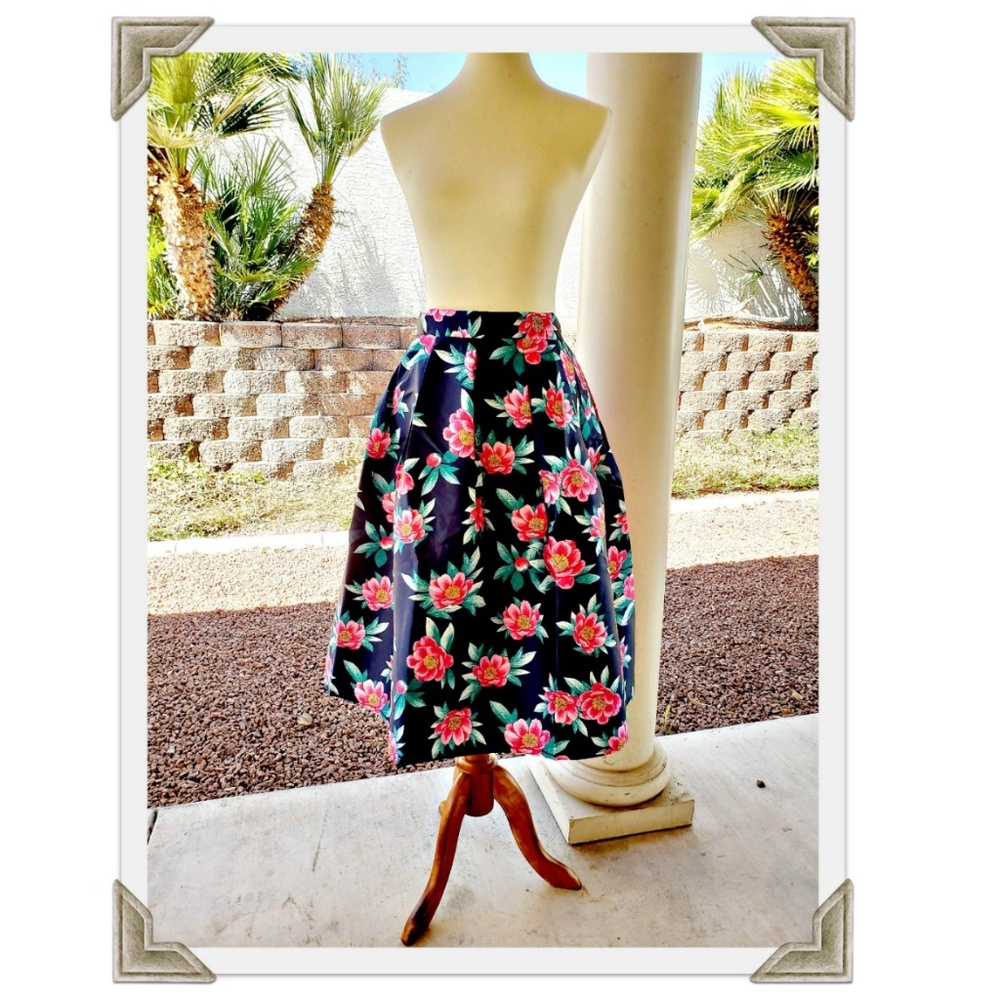 Navy floral Mid Skirt Vintage